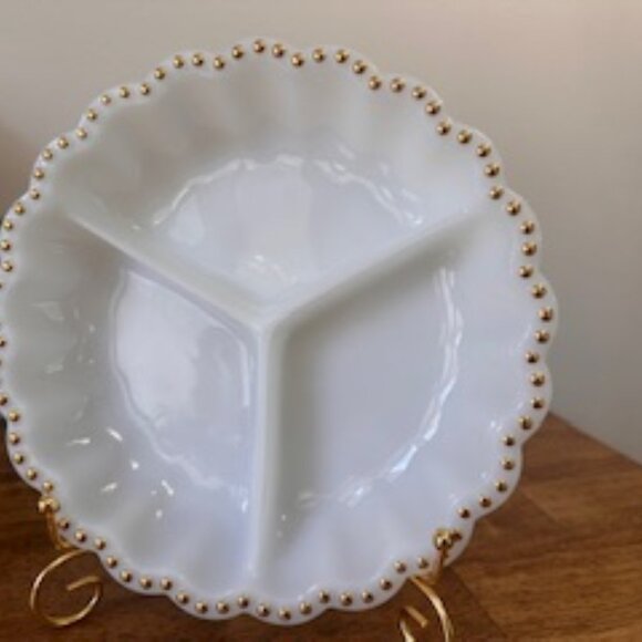 Vintage Milk Glass Divided Dishes Gold Trim Fire King Anchor Hocking Serving Pla - Picture 2 of 8